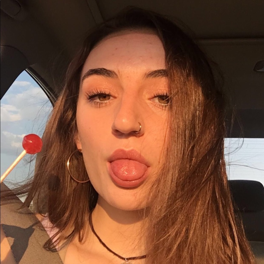 Meet your Posher, Maya